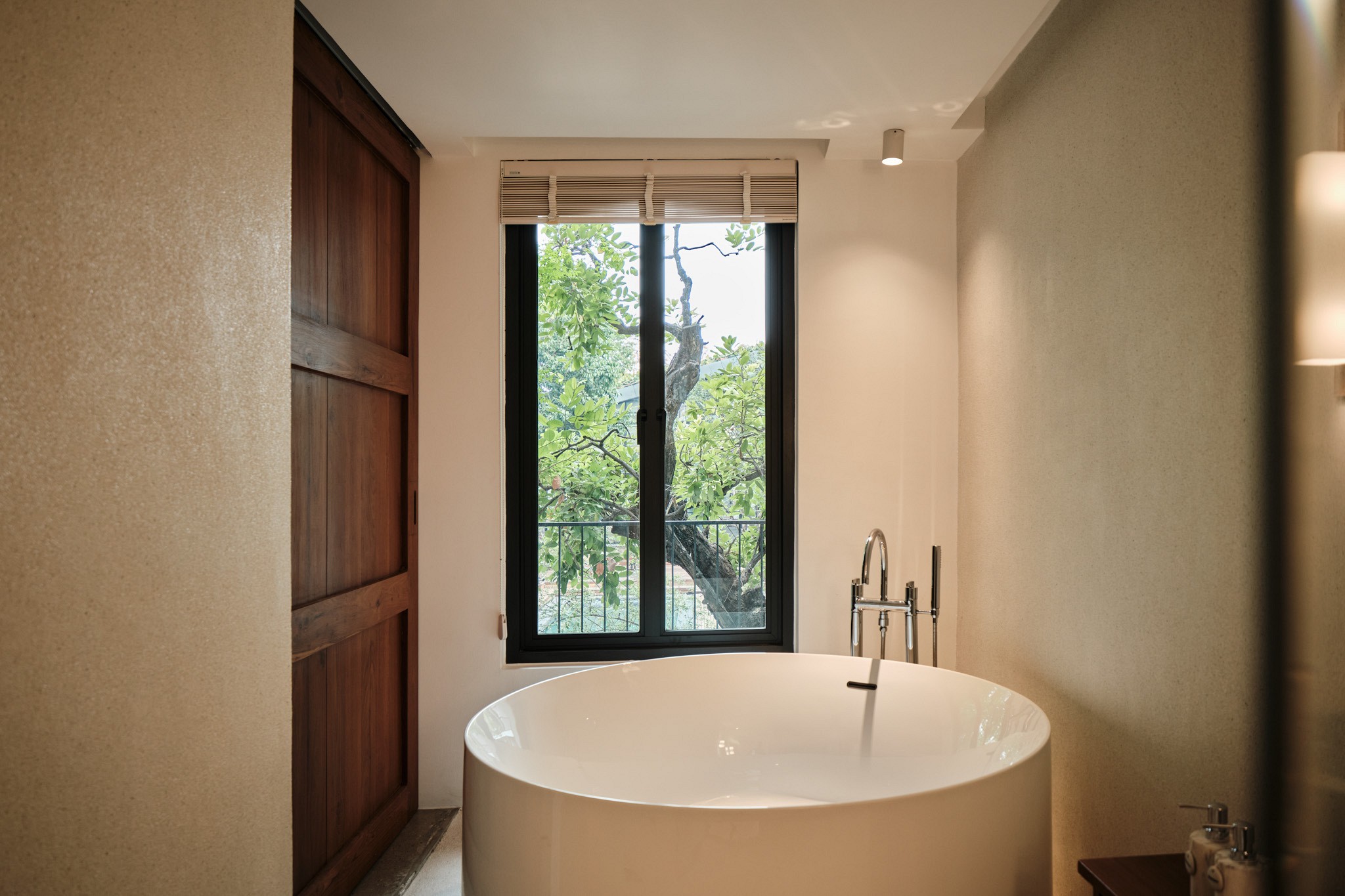 Deluxe L Balcony